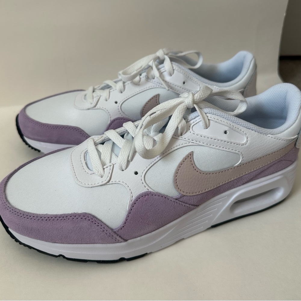 Nike White and Purple Sneakers Low-Top Design women’s size 11.5.